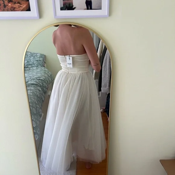 Elegant Strapless White Gown - Picture 2 of 6